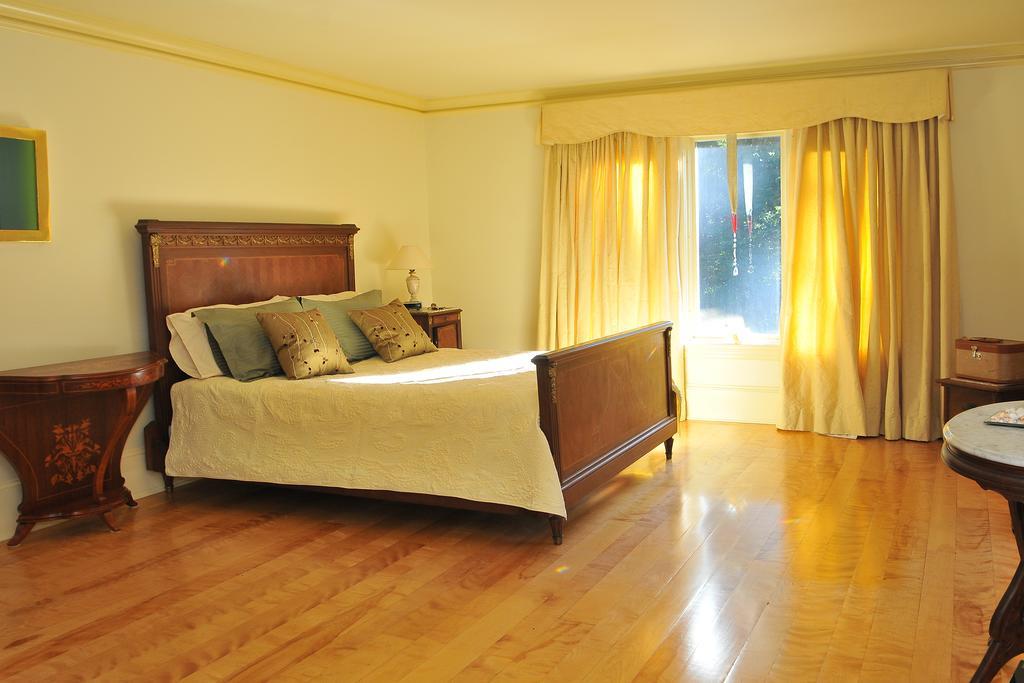 Bass Manor Bed And Breakfast & Art Museum Мальта Номер фото